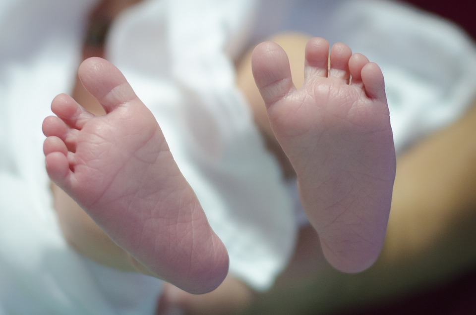 Beba, novorođenče, ilustracija, autor: Suchart Sriwichai, pixabay